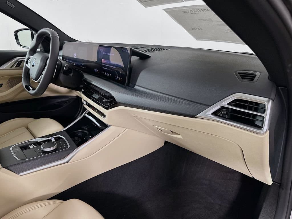 2025 BMW 4 Series - Image 30