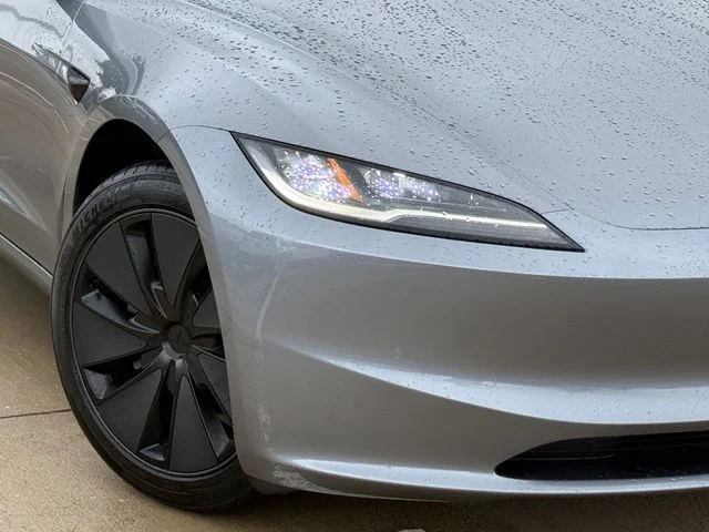 2025 Tesla Model 3 - Image 3