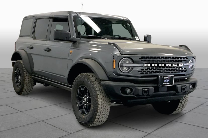 2026 Ford Bronco - Image 2