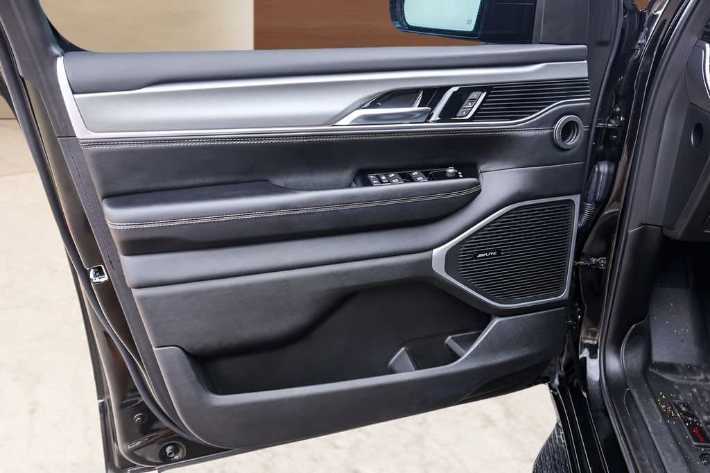 2023 Jeep Wagoneer - Image 24