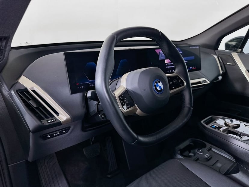 2024 BMW iX - Image 9