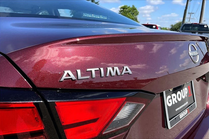 2025 Nissan Altima - Image 10