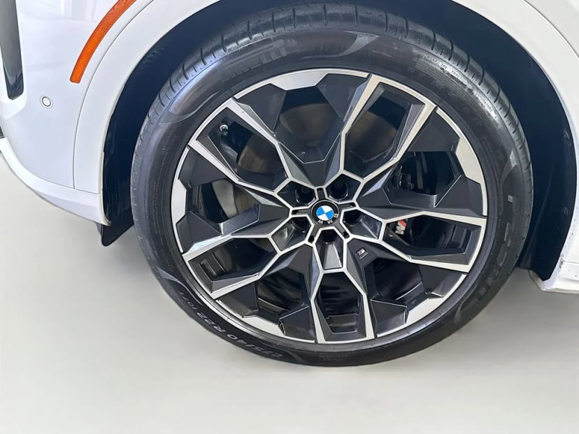 2023 BMW X7 - Image 42