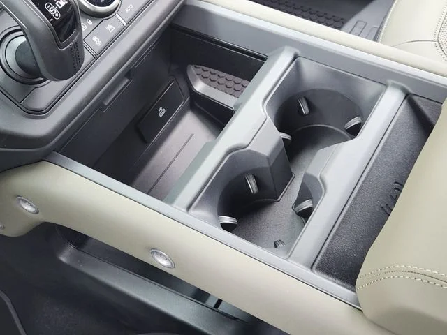 2026 Land Rover Defender 110 - Image 15