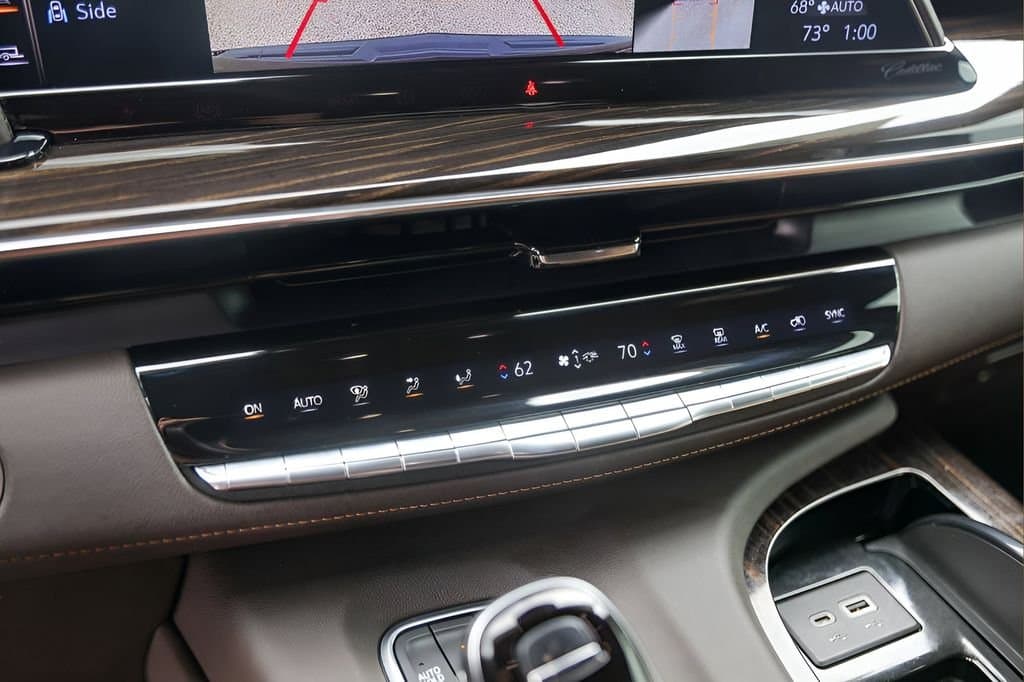 2021 Cadillac Escalade - Image 18