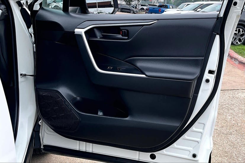 2021 Toyota RAV4 - Image 22