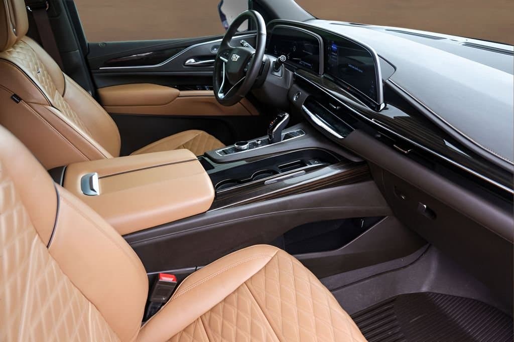 2021 Cadillac Escalade - Image 32