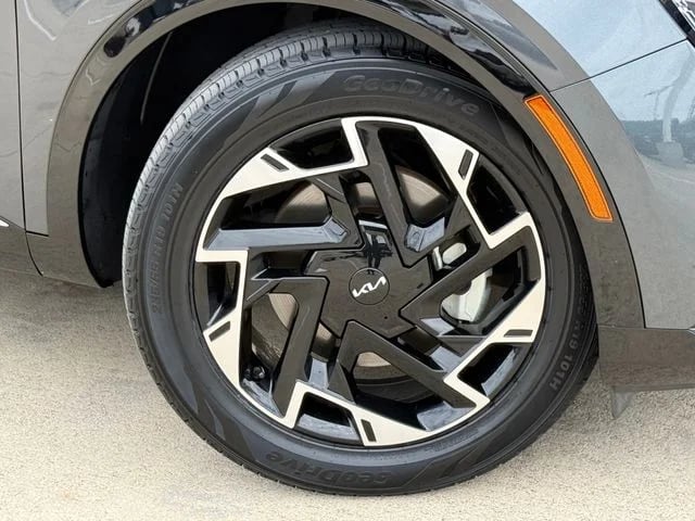 2023 Kia Sportage - Image 2