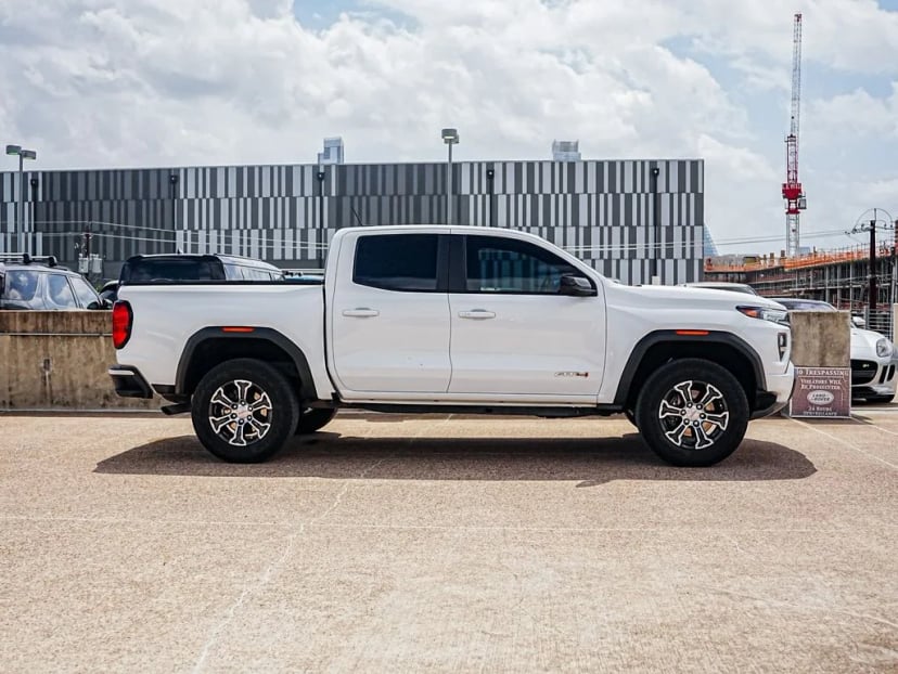 2025 GMC Canyon - Image 10