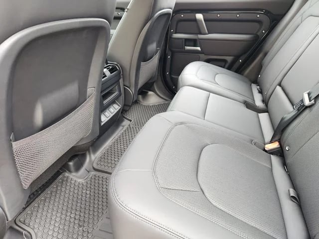 2026 Land Rover Defender 110 - Image 20