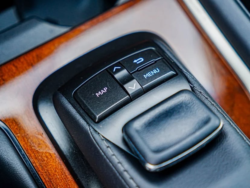 2021 Lexus LX - Image 25