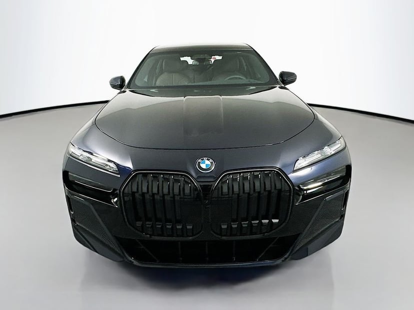 2025 BMW i7 - Image 2