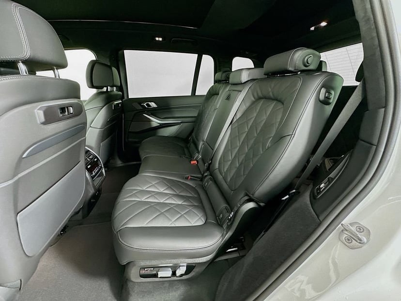 2026 BMW X7 - Image 17