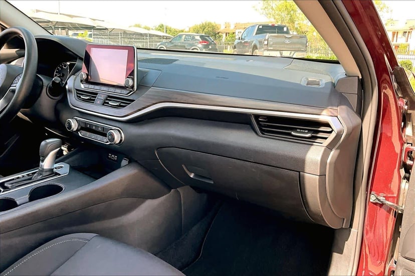 2025 Nissan Altima - Image 19
