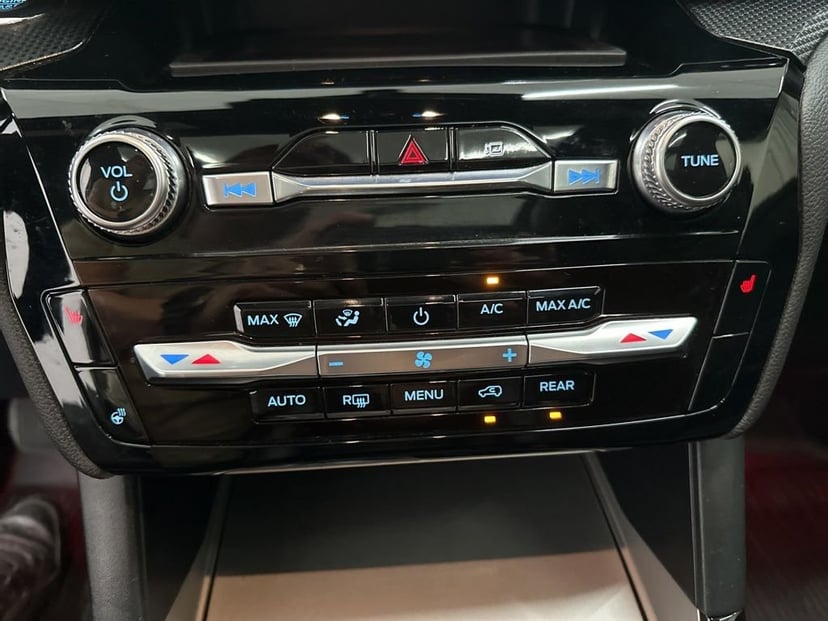 2022 Ford Explorer - Image 18