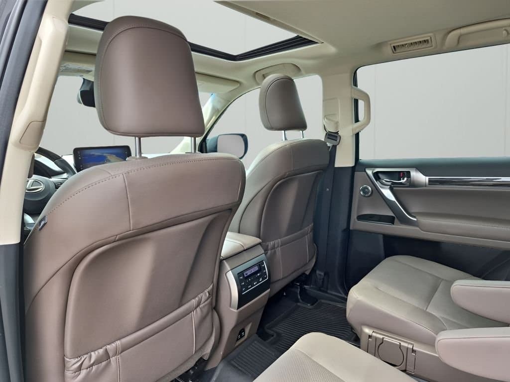 2022 Lexus GX - Image 18