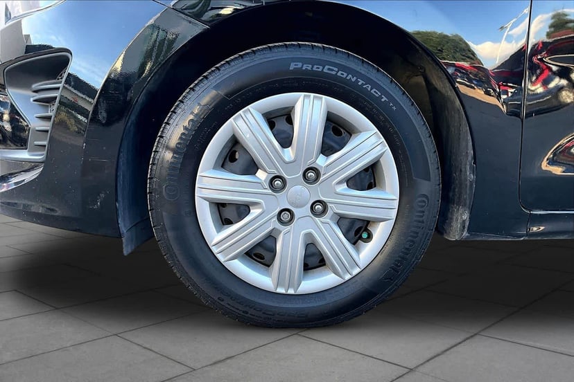 2022 Kia Rio - Image 11