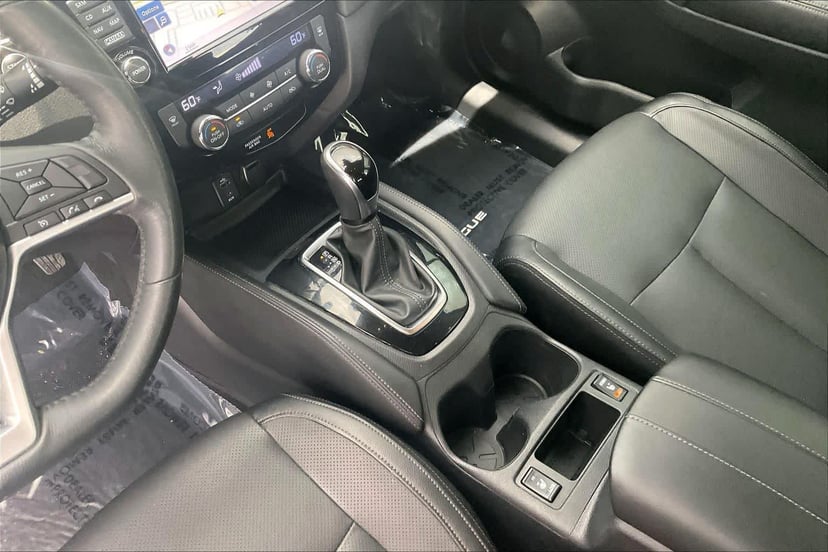 2017 Nissan Rogue - Image 17