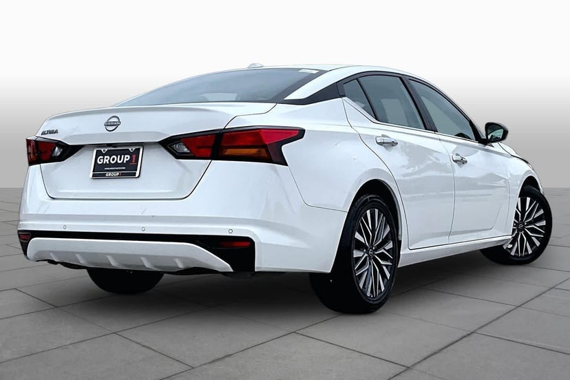 2025 Nissan Altima - Image 13