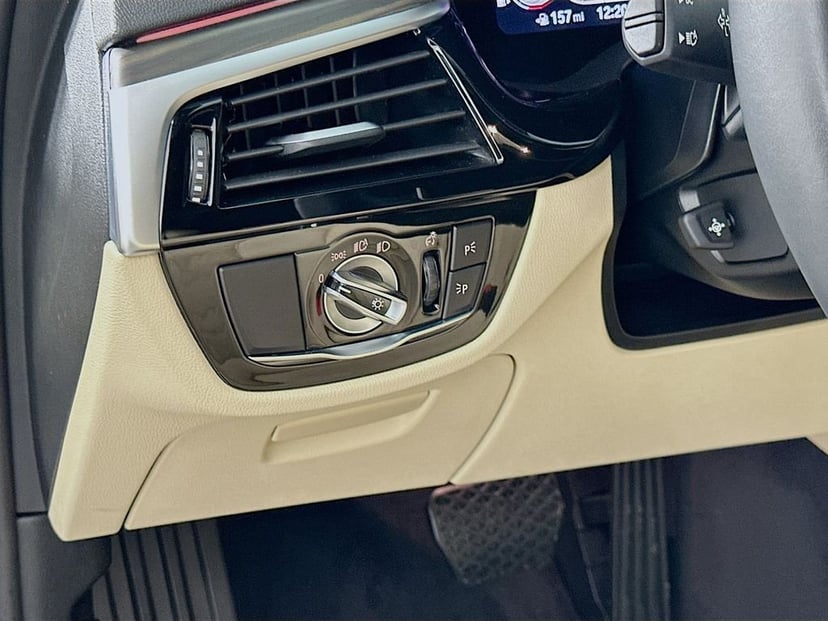 2023 BMW 5 Series - Image 10