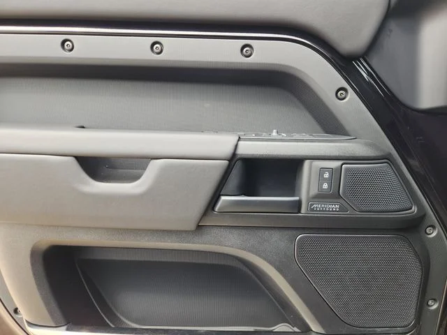 2026 Land Rover Defender 110 - Image 16