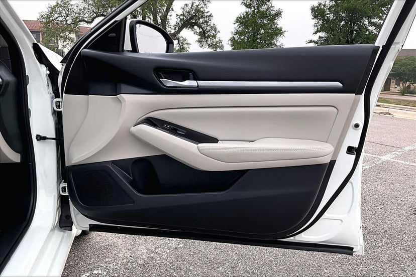 2023 Nissan Altima - Image 23