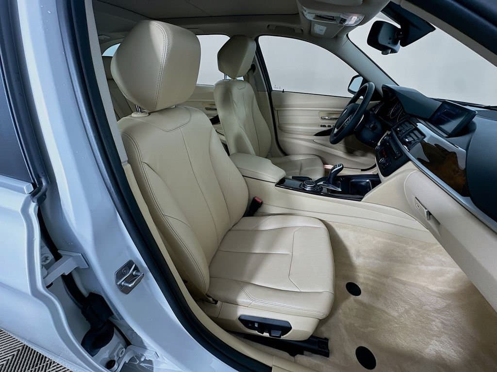 2015 BMW 3 Series - Image 29
