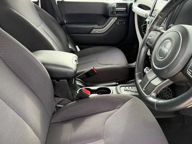 2013 Jeep Wrangler - Image 10