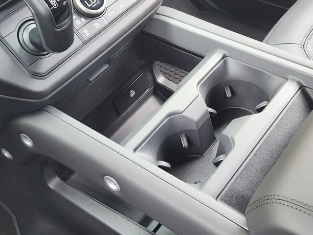 2026 Land Rover Defender 110 - Image 15