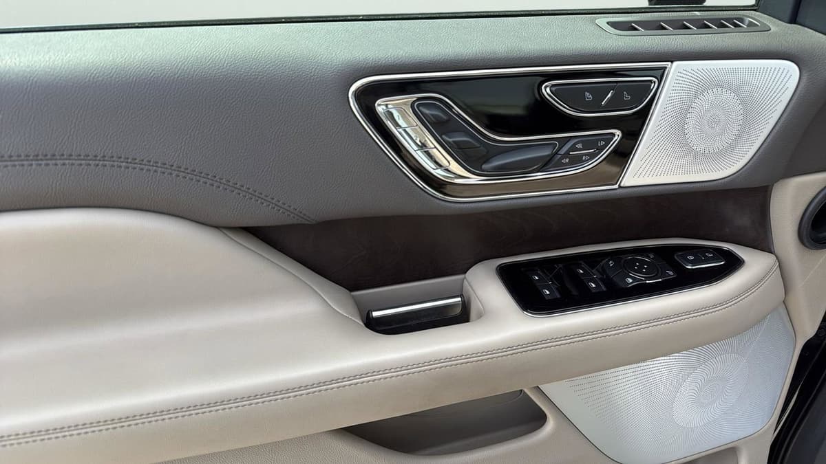 2022 Lincoln Navigator - Image 12