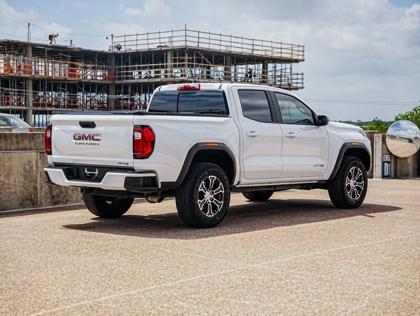 2025 GMC Canyon - Image 9