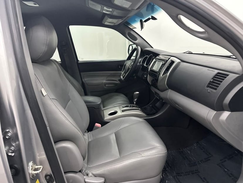 2015 Toyota Tacoma - Image 21