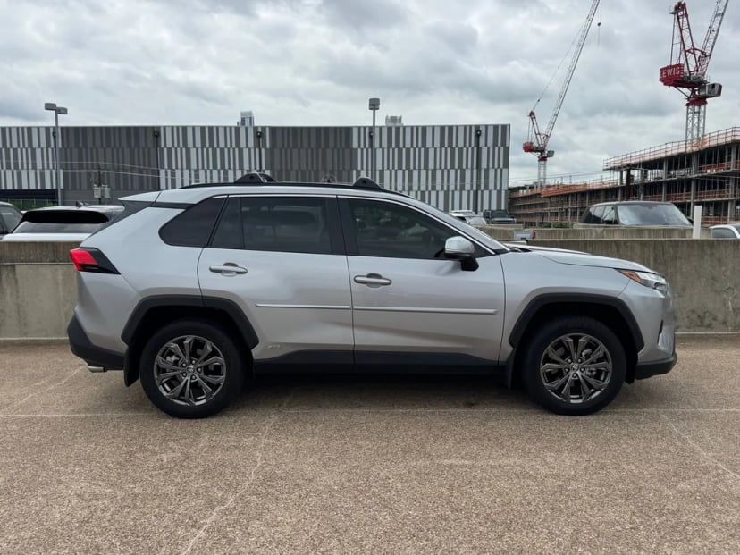 2025 Toyota RAV4 Hybrid - Image 10