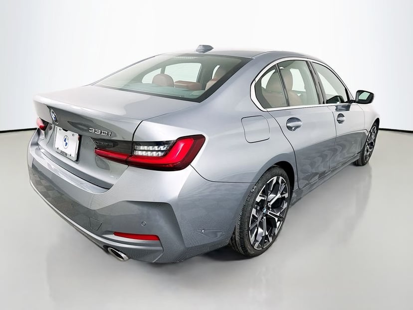 2025 BMW 3 Series - Image 5