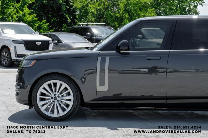 2026 Land Rover Range Rover - Image 12