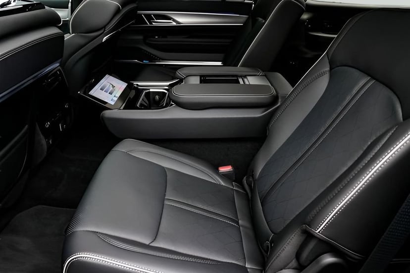 2023 Jeep Grand Wagoneer L - Image 18