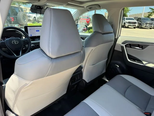 2023 Toyota RAV4 Hybrid - Image 24