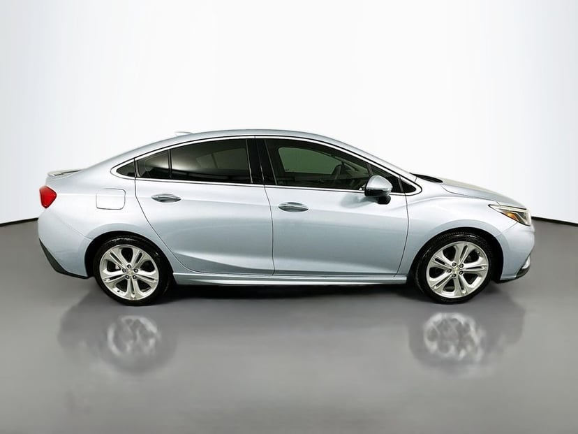 2017 Chevrolet Cruze - Image 4