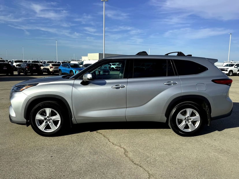 2022 Toyota Highlander - Image 10