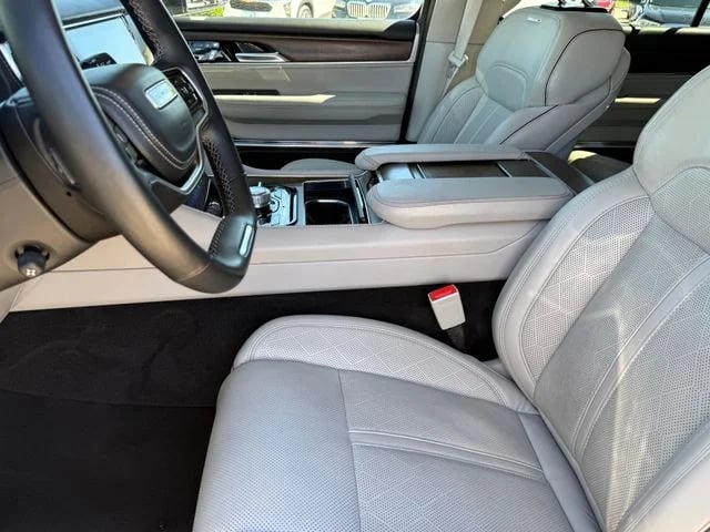 2023 Jeep Grand Wagoneer - Image 9