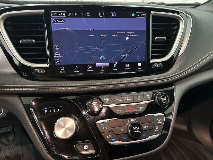 2021 Chrysler Pacifica - Image 13