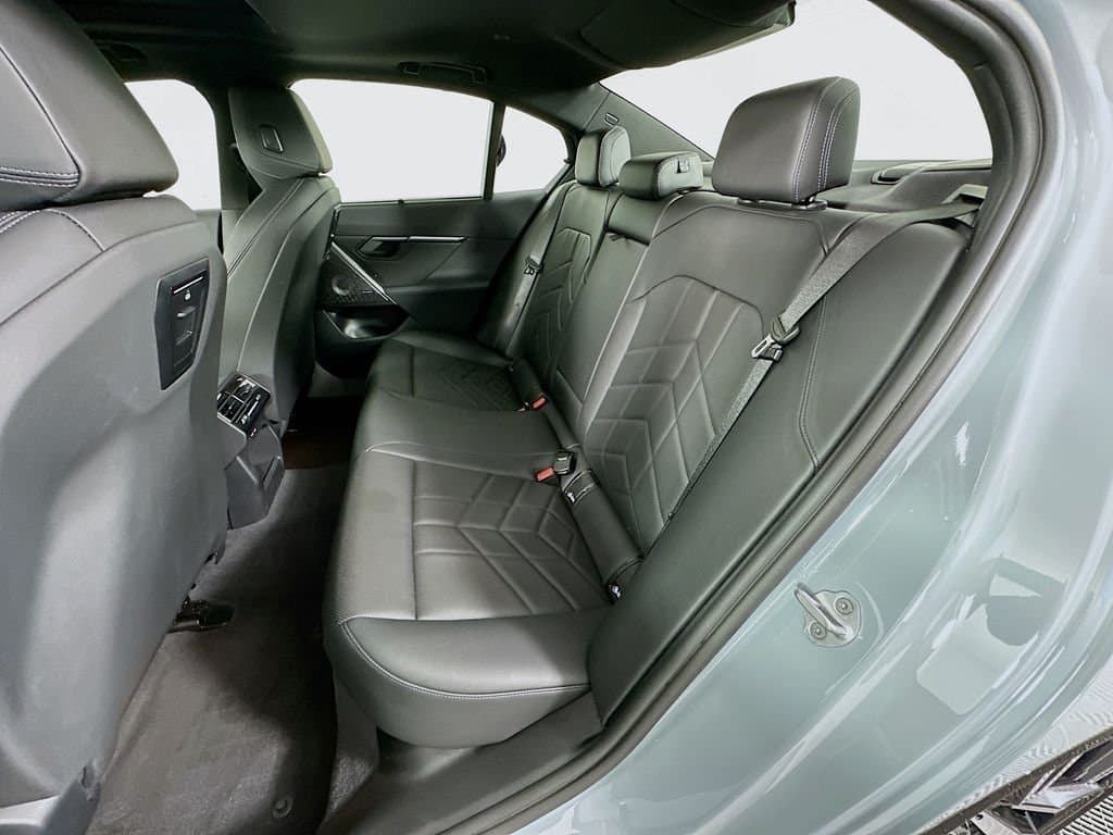 2025 BMW 5 Series - Image 25