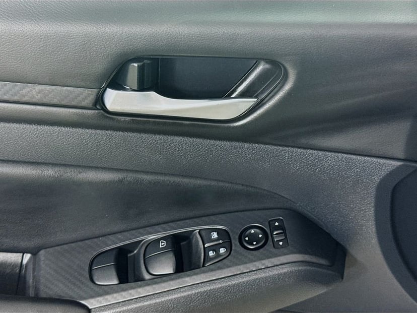 2025 Nissan Altima - Image 21