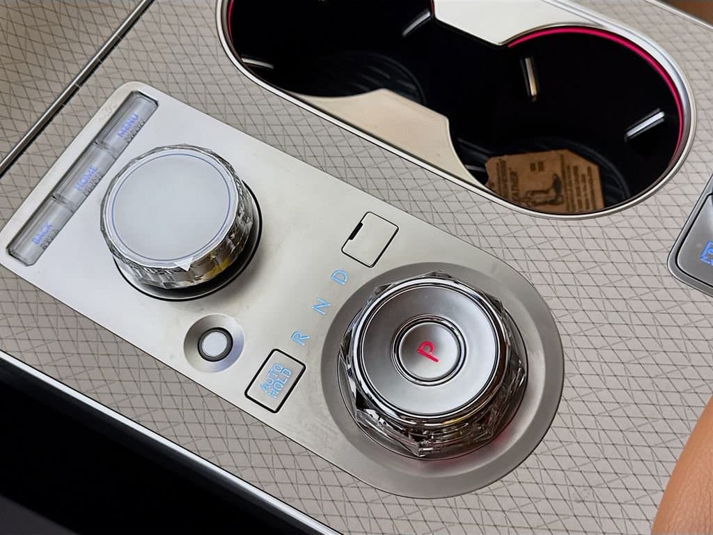 2025 GENESIS GV80 - Image 21