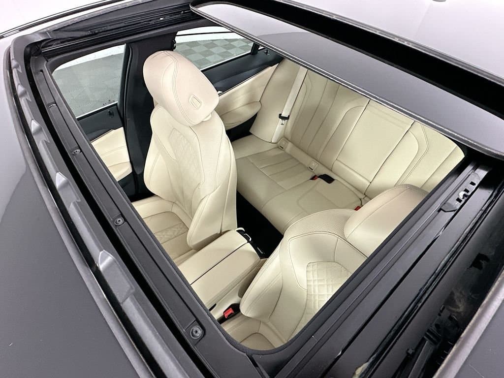 2023 BMW 5 Series - Image 22