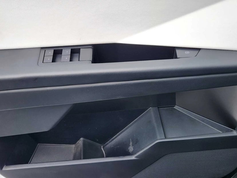2024 Tesla Cybertruck - Image 18