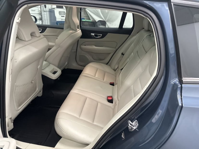 2020 Volvo V60 - Image 9