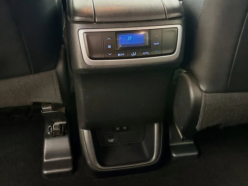 2018 Toyota Highlander - Image 31