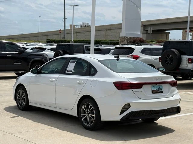 2023 Kia Forte - Image 4