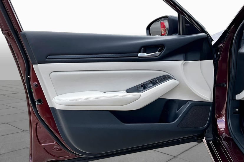 2025 Nissan Altima - Image 22